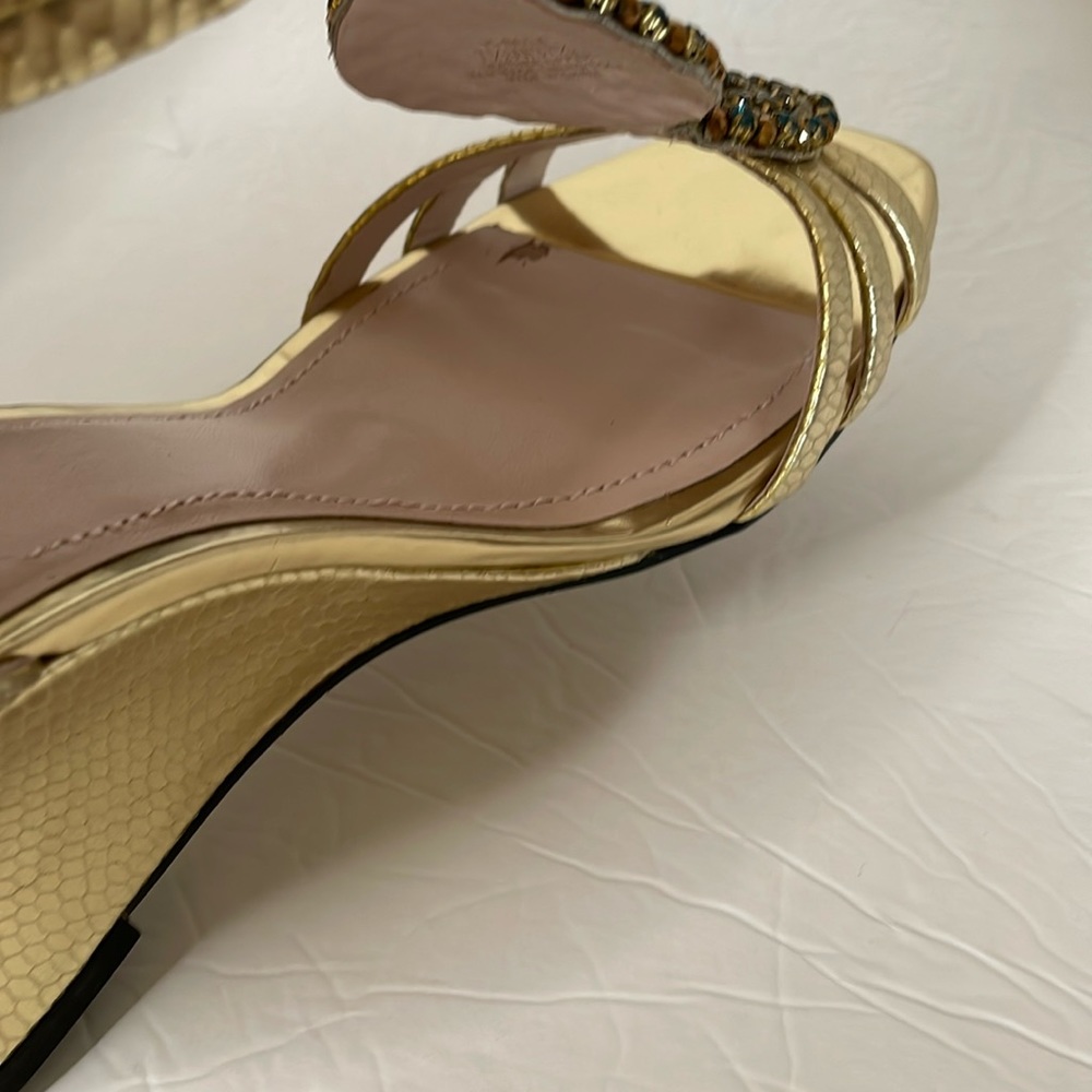 Vince Camuto VC Bayle gold snakeskin sandal wedge shoes size Women’s 7.5W - Picture 15 of 17